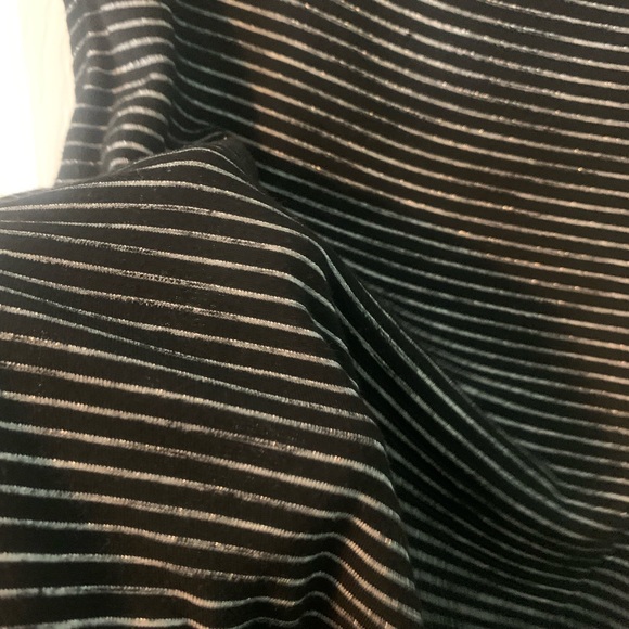 Large old navy tank black and silver/stripe - Picture 2 of 4